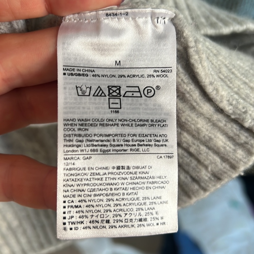 GAP Sweater - Picture 4 of 4